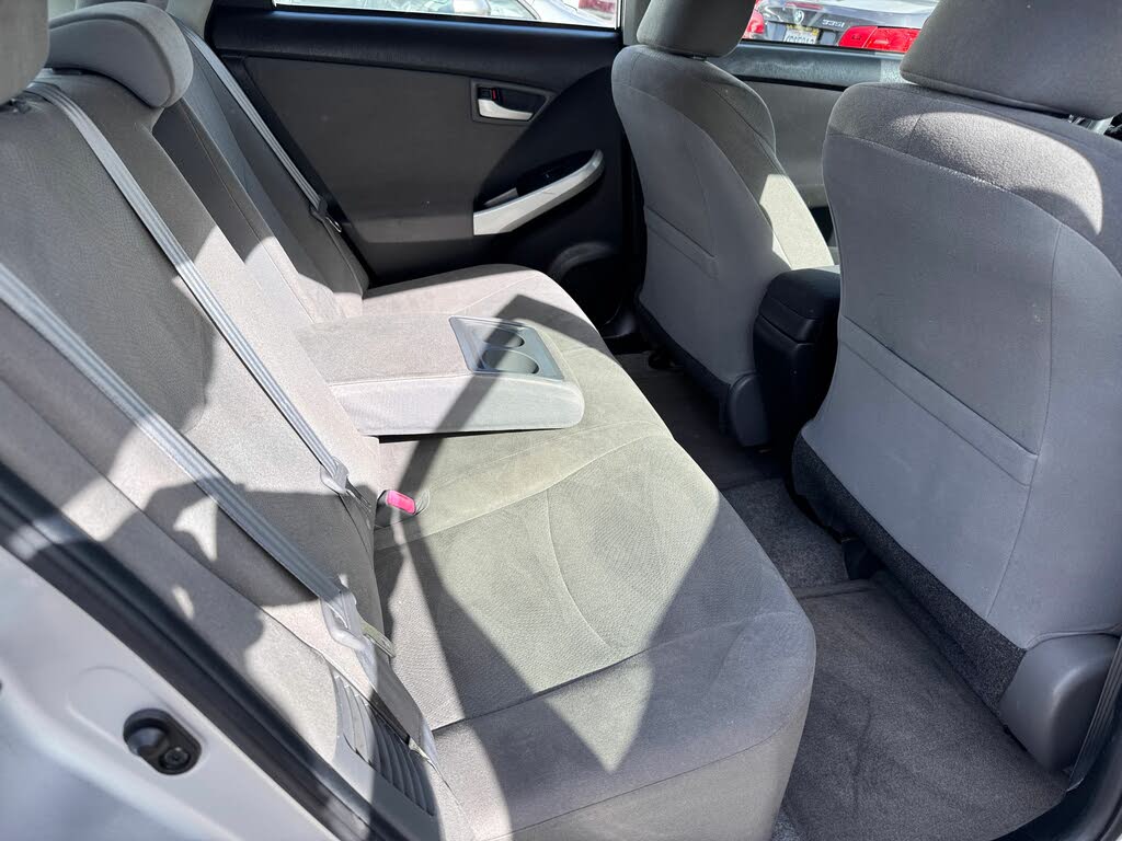 Vehicle image 15 of 32
