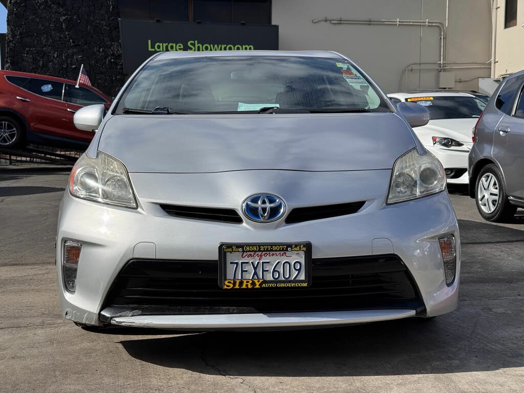 Vehicle image 2 of 32