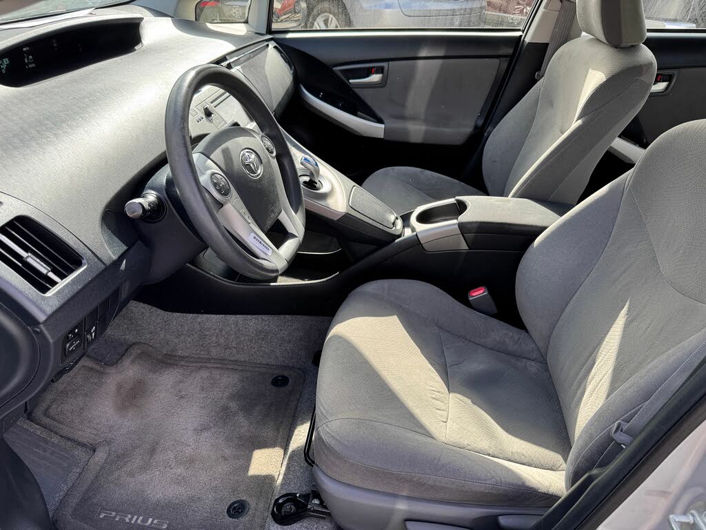 Vehicle image 18 of 32