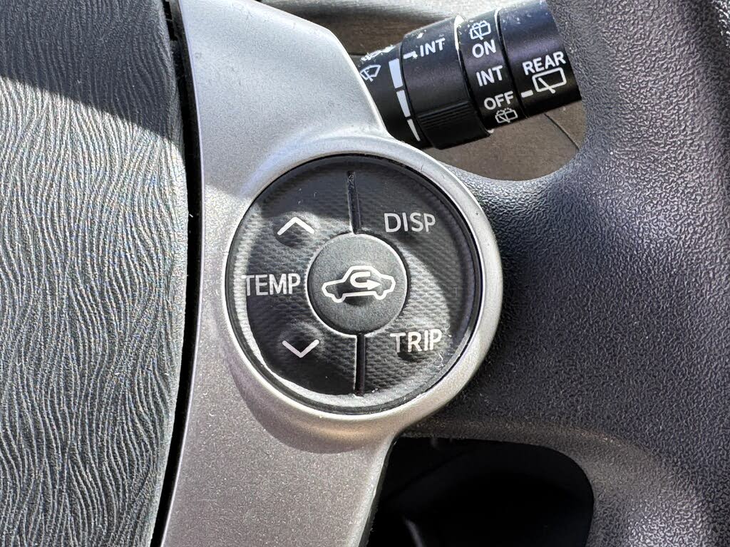 Vehicle image 26 of 32