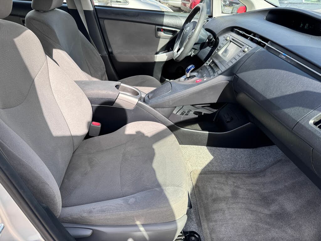 Vehicle image 13 of 32