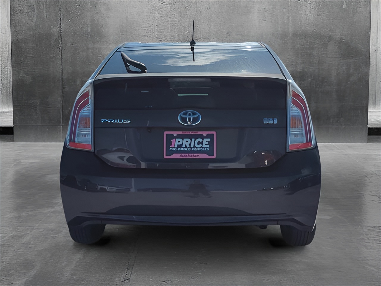 Vehicle image 31 of 33