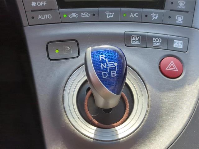 Vehicle image 12 of 33