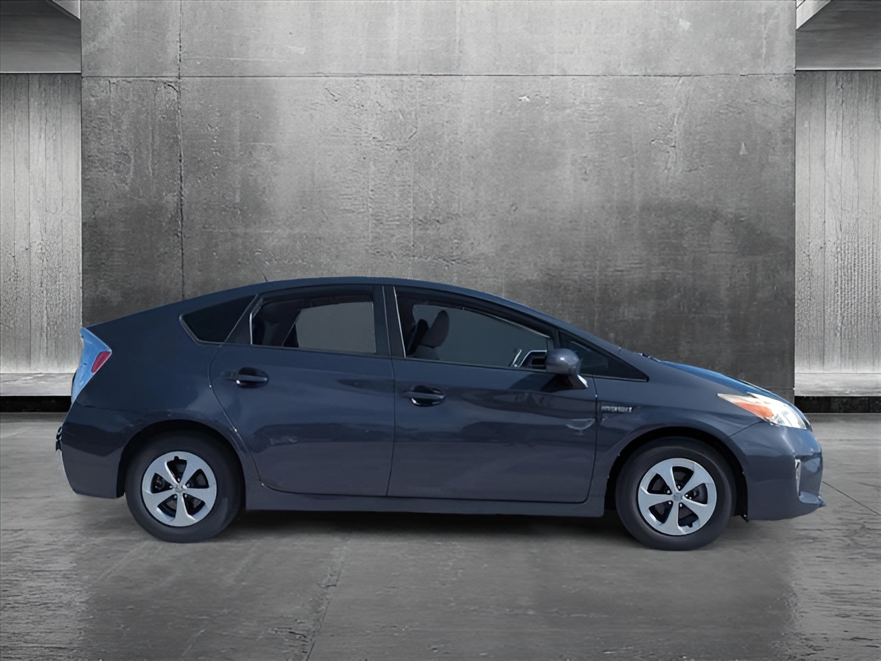 Vehicle image 29 of 33
