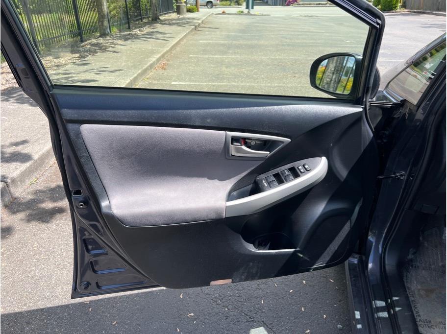 Vehicle image 9 of 25