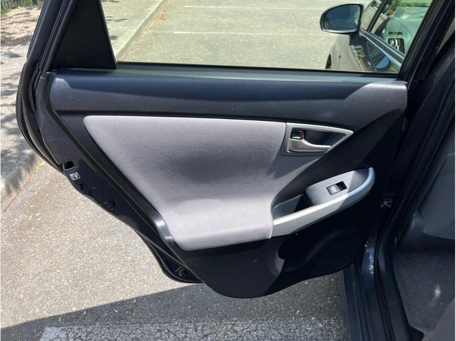 Vehicle image 19 of 25