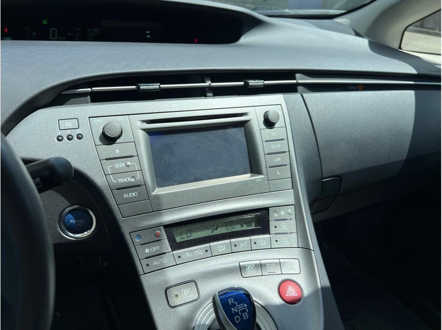 Vehicle image 13 of 25