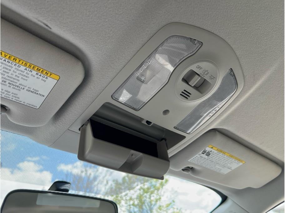 Vehicle image 17 of 25