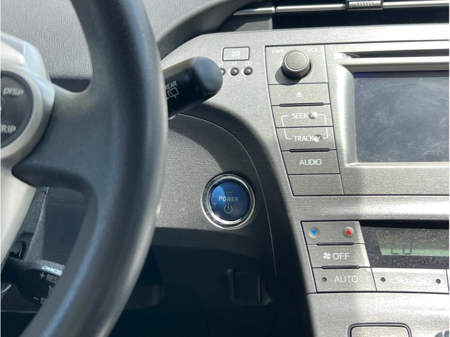 Vehicle image 14 of 25