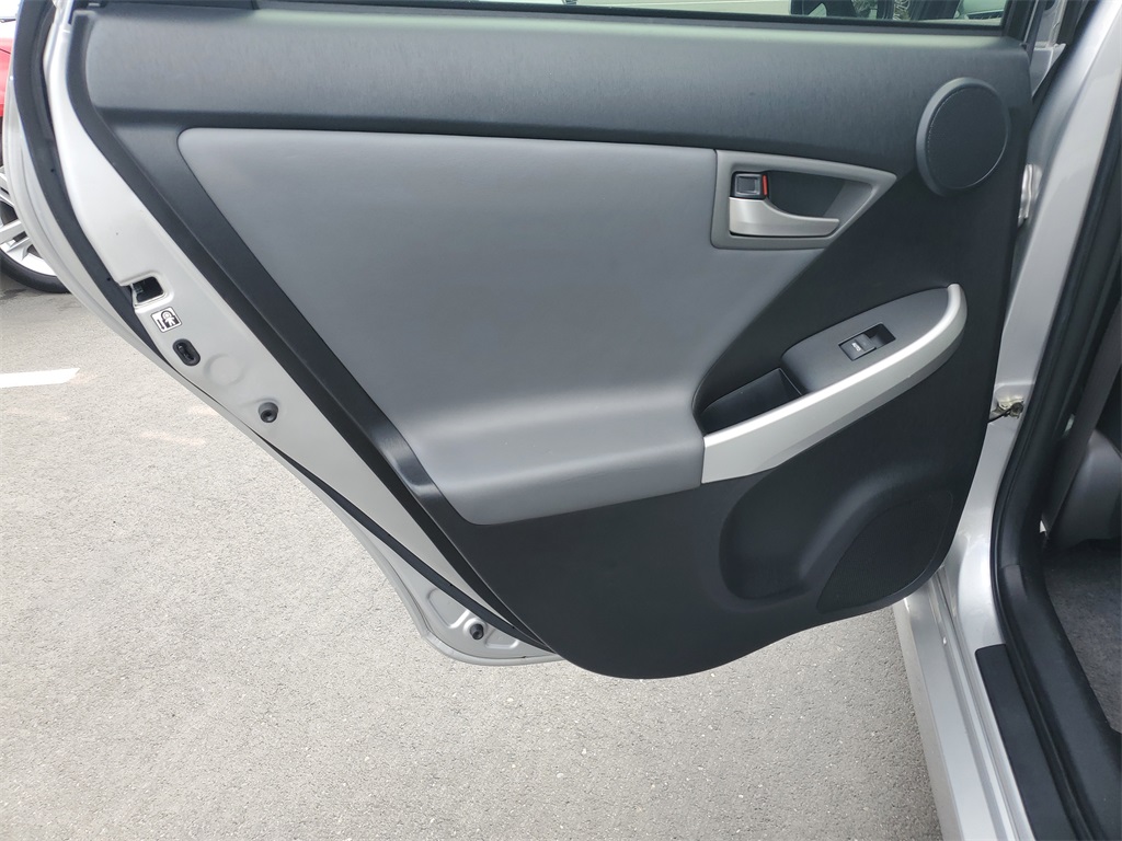 Vehicle image 12 of 28