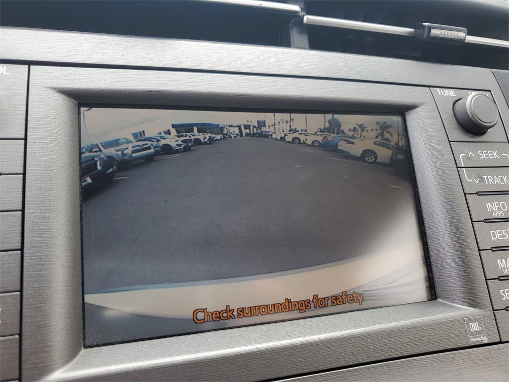 Vehicle image 25 of 28
