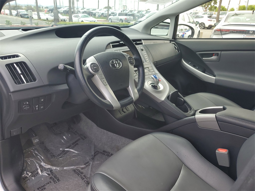 Vehicle image 16 of 28