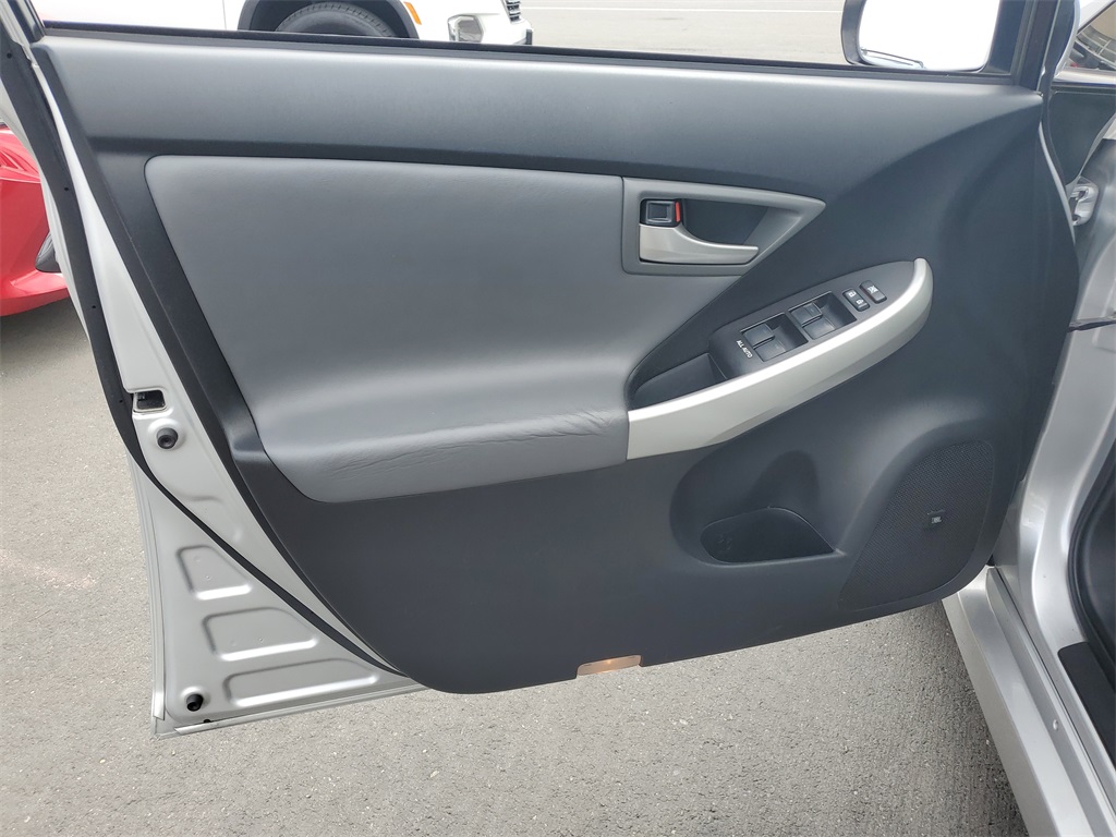 Vehicle image 17 of 28
