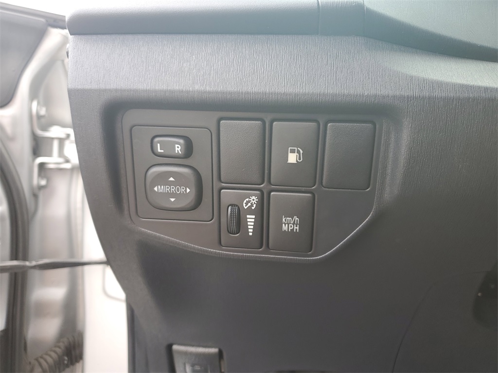 Vehicle image 19 of 28
