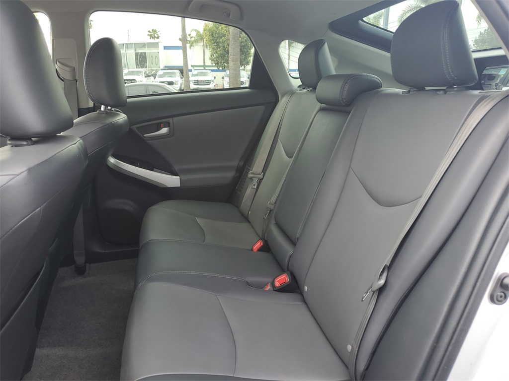 Vehicle image 10 of 28