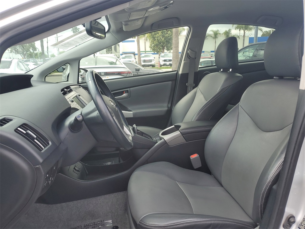 Vehicle image 14 of 28