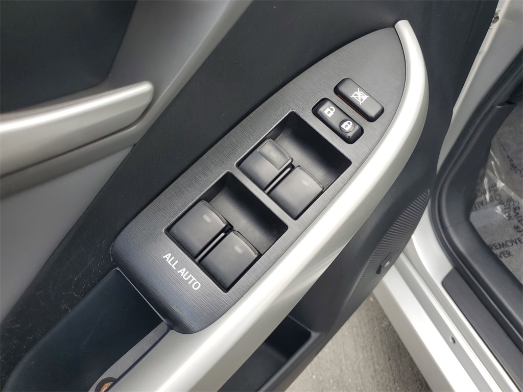 Vehicle image 18 of 28