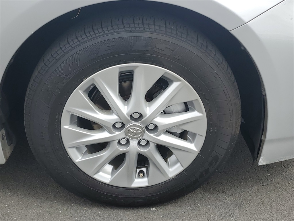 Vehicle image 6 of 28