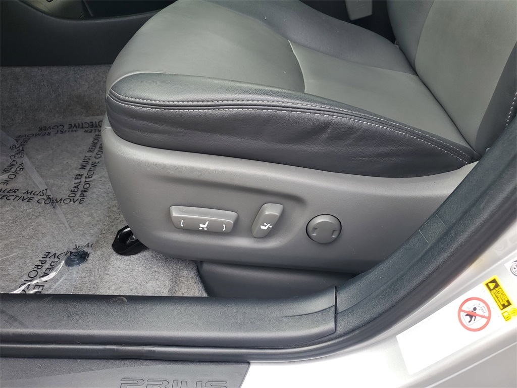 Vehicle image 15 of 28