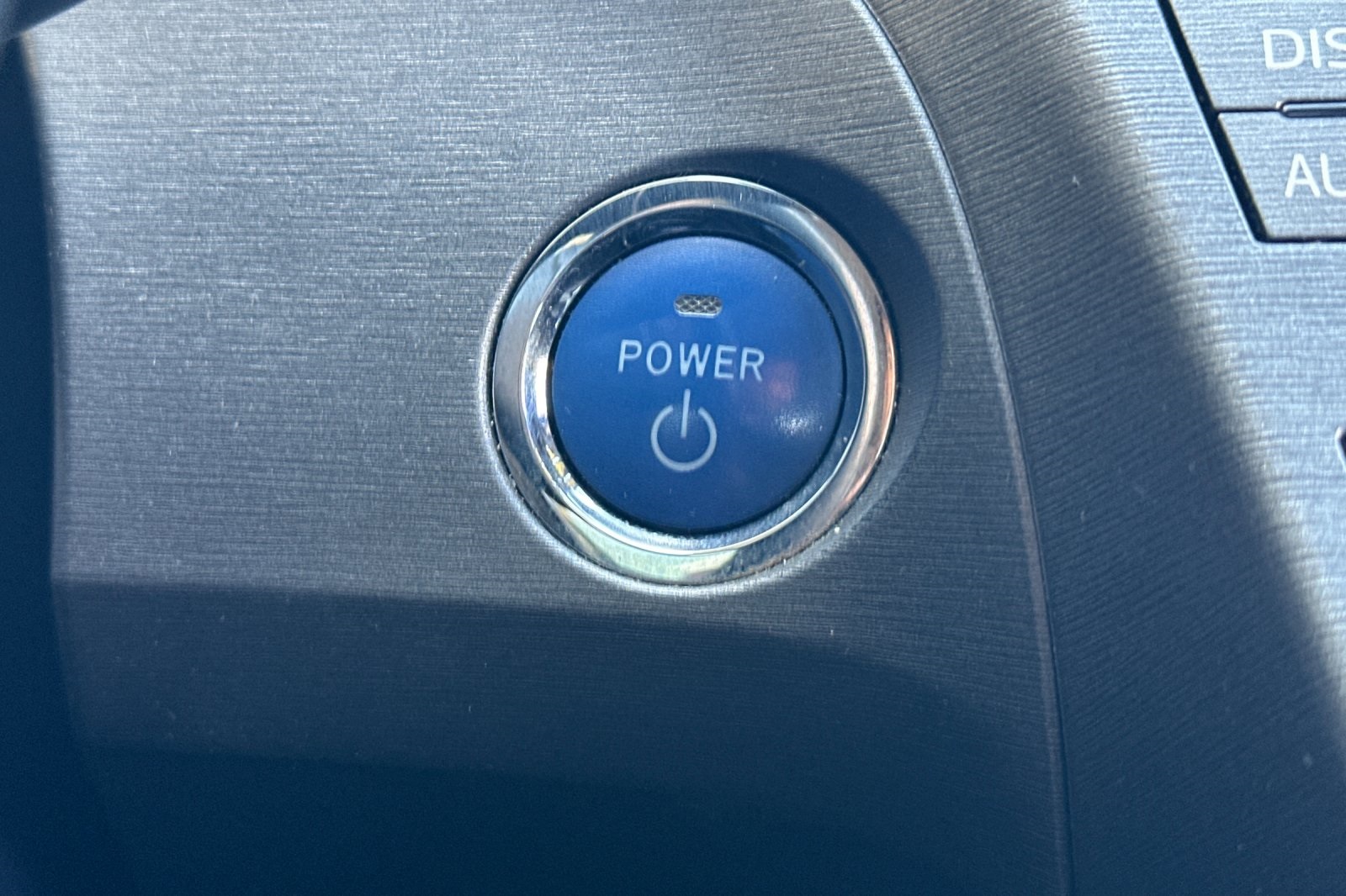 Vehicle image 25 of 32