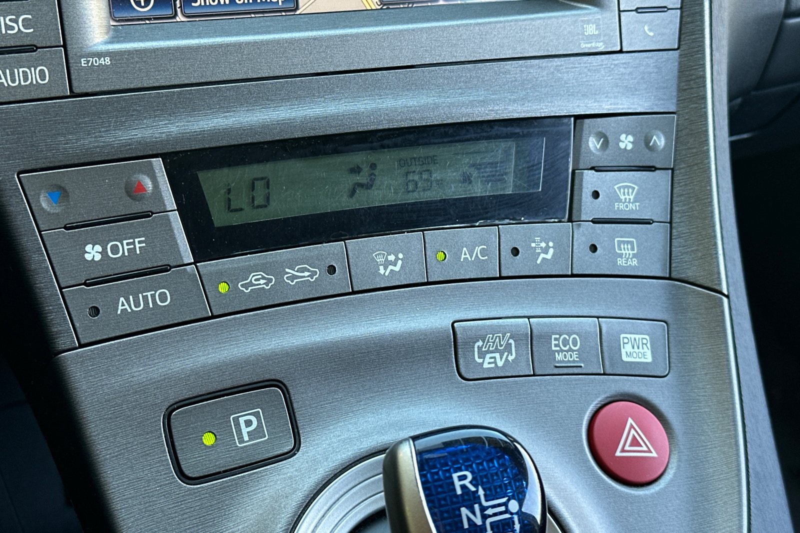Vehicle image 23 of 32