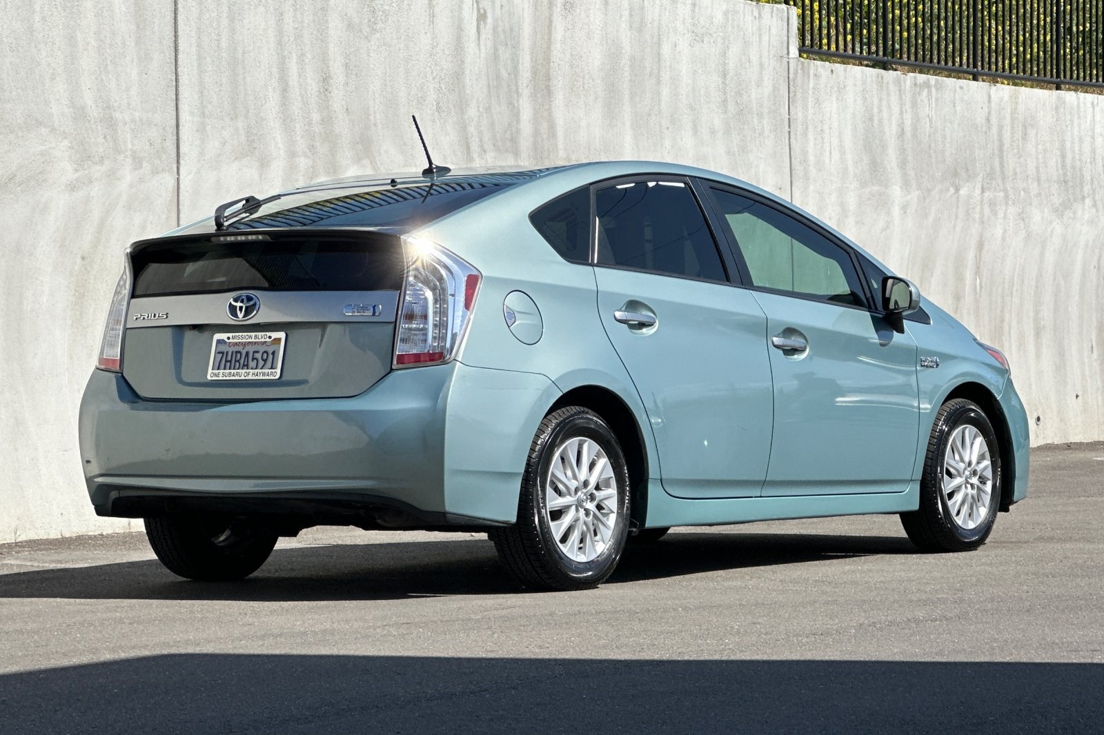 Vehicle image 3 of 32