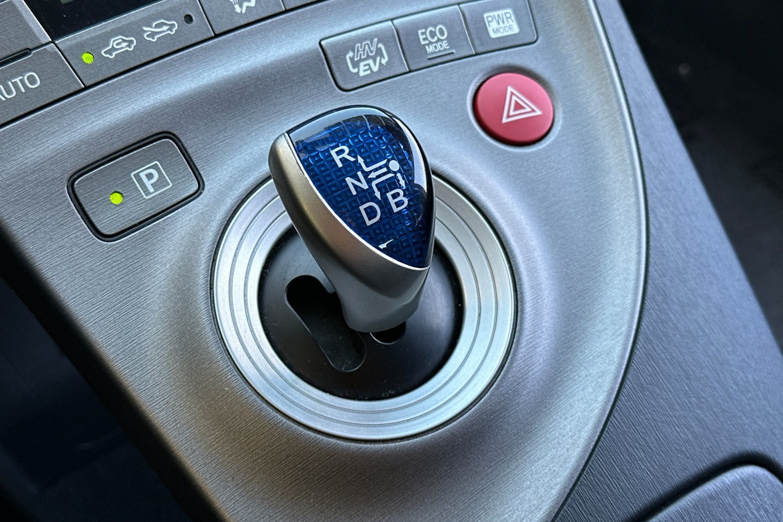 Vehicle image 24 of 32