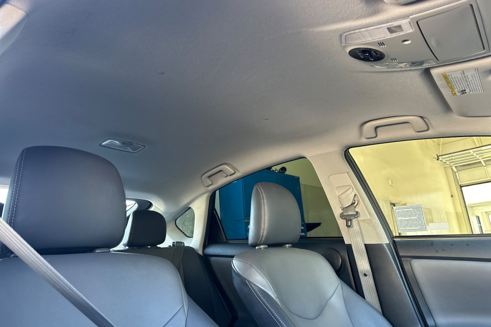 Vehicle image 18 of 32