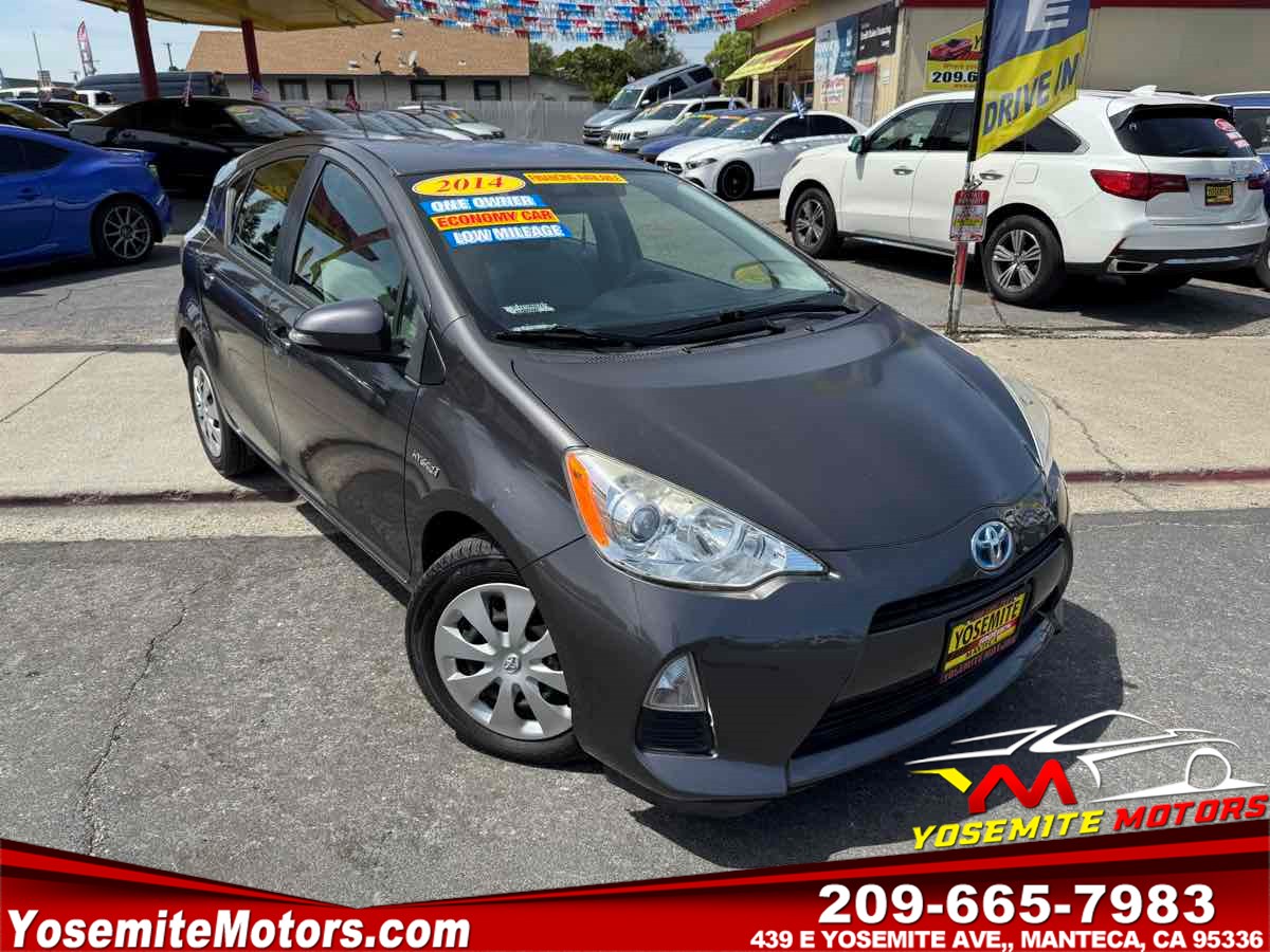 2014 Toyota Prius c One Image 3 of 16