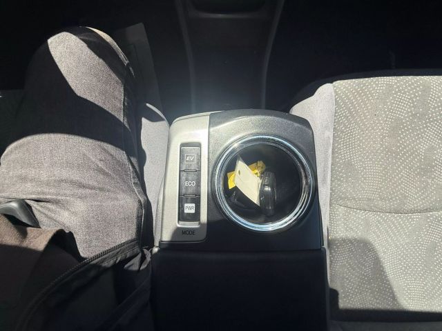 Vehicle image 23 of 34