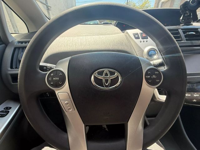 Vehicle image 10 of 34