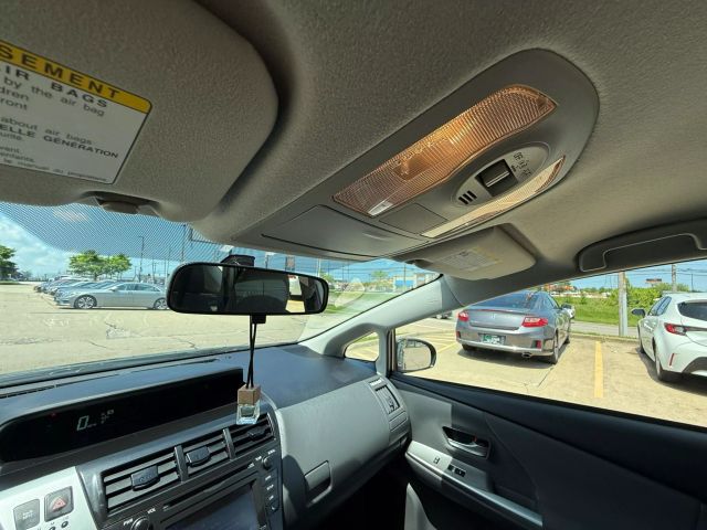 Vehicle image 41 of 52