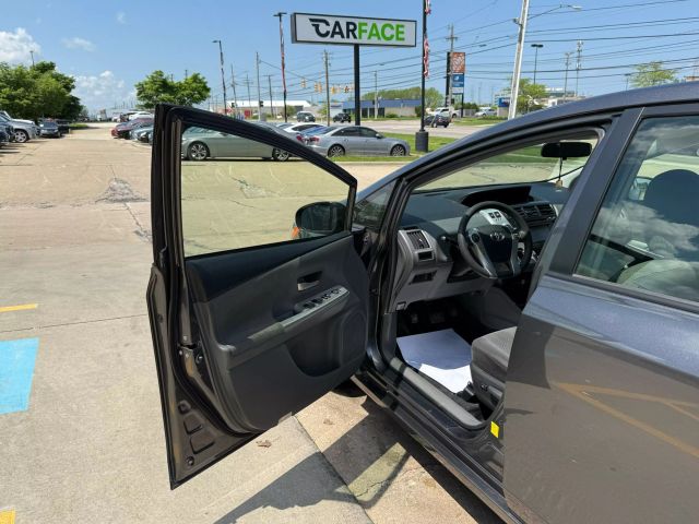 Vehicle image 18 of 52