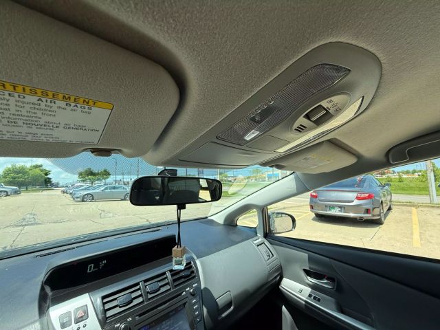 Vehicle image 40 of 52
