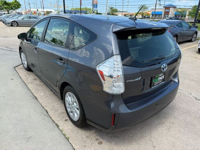 Vehicle image 10 of 52