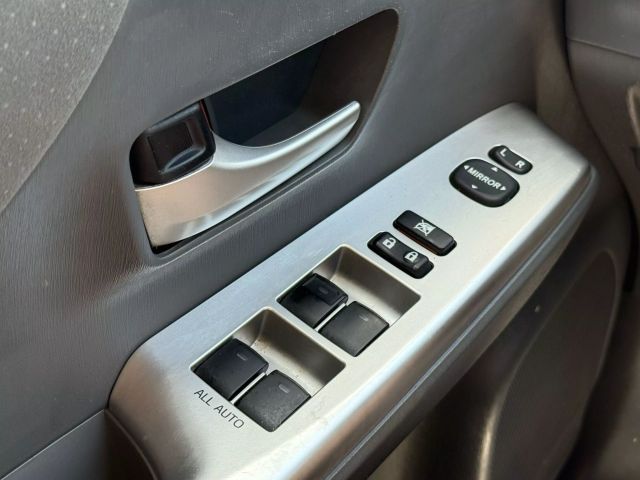 Vehicle image 43 of 52