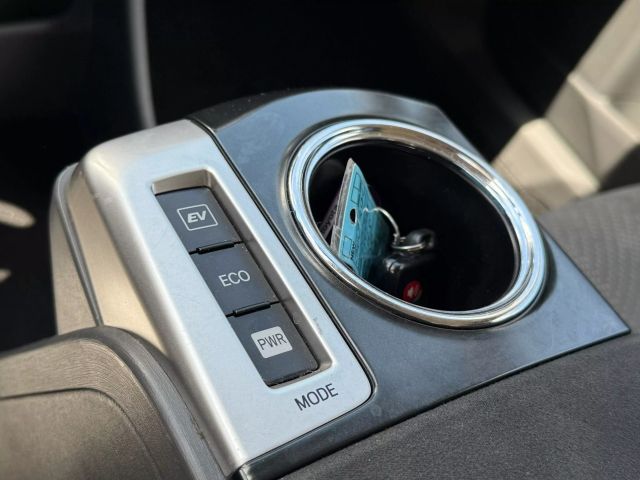 Vehicle image 34 of 52