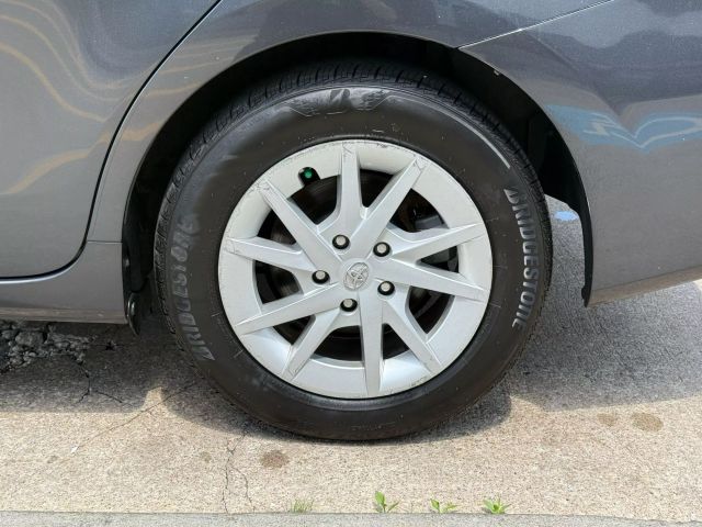 Vehicle image 48 of 52