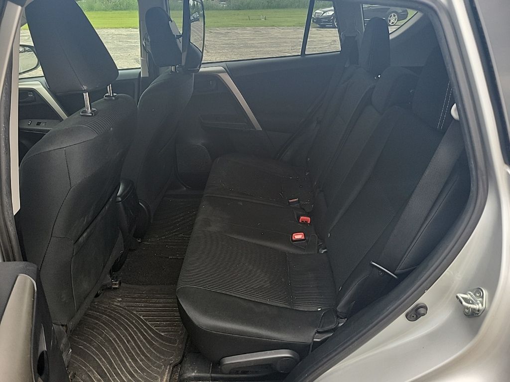 Vehicle image 10 of 12