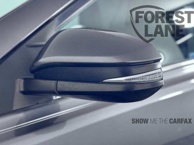 Vehicle image 27 of 40