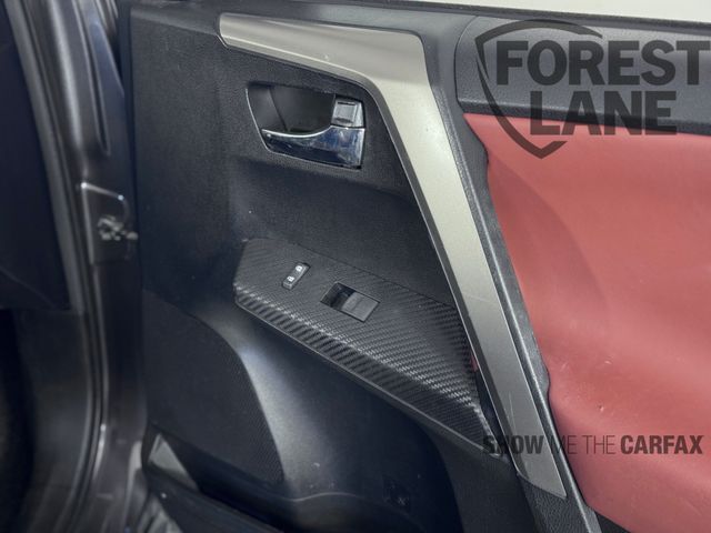Vehicle image 25 of 40