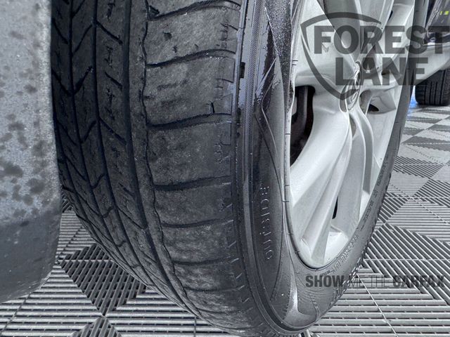 Vehicle image 10 of 40