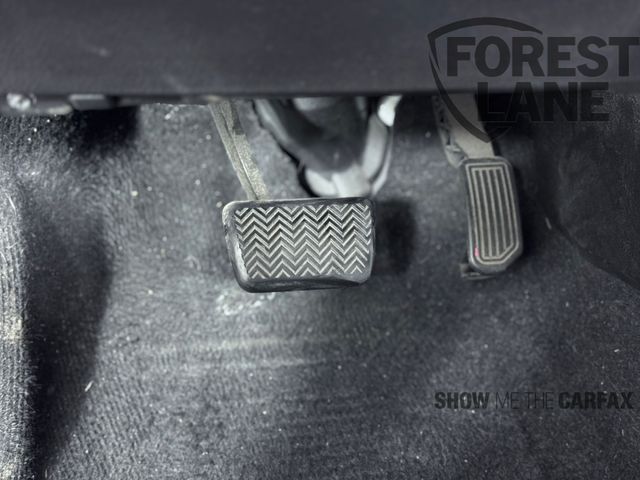 Vehicle image 11 of 40
