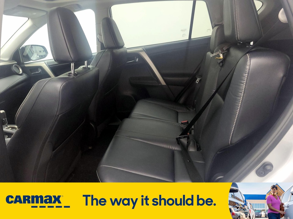 Vehicle image 11 of 29