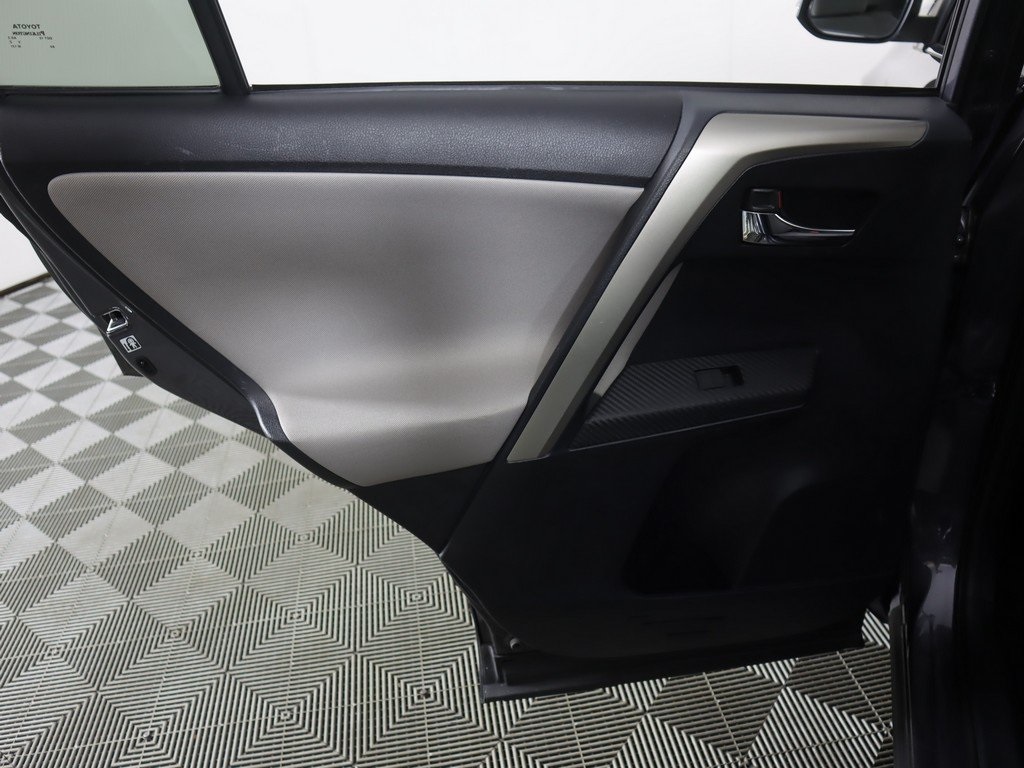 Vehicle image 26 of 37