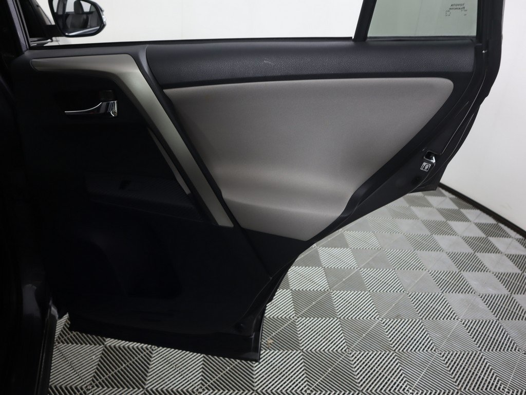 Vehicle image 14 of 37