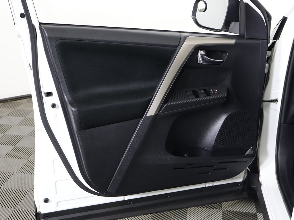 Vehicle image 29 of 45