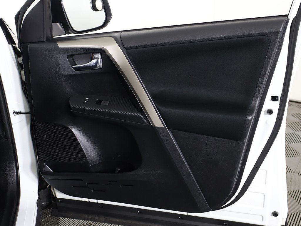 Vehicle image 31 of 45