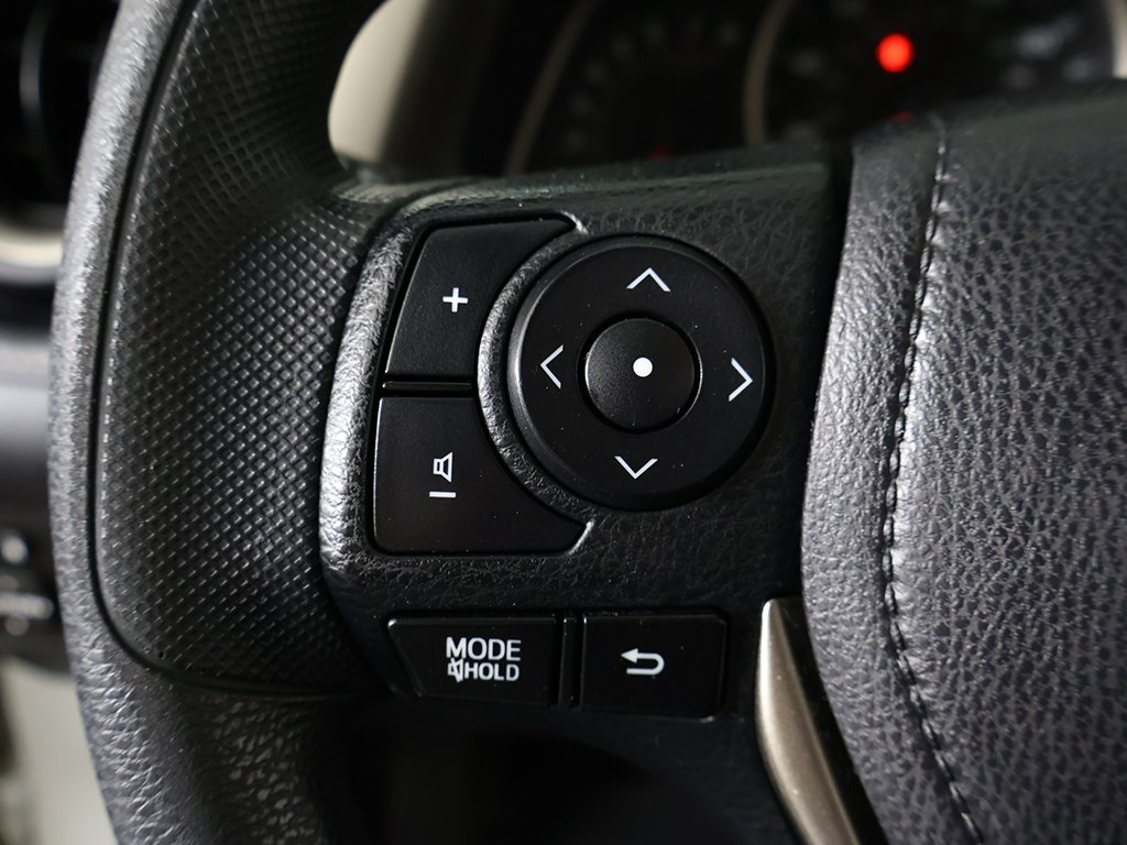 Vehicle image 32 of 45