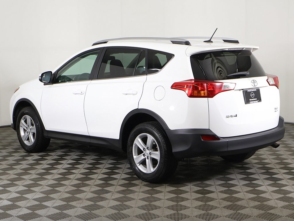 Vehicle image 9 of 45